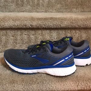 Men’s brooks sneakers
